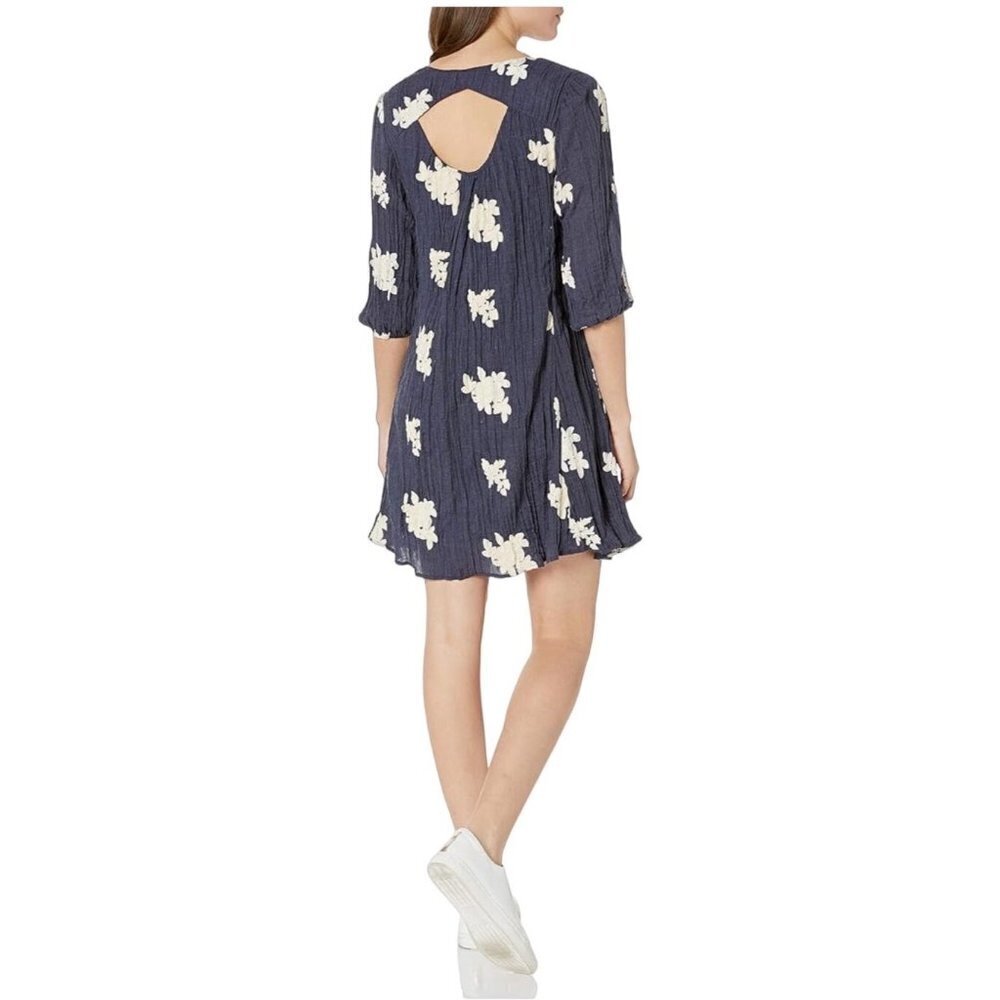 Sami and Dani Floral Embroidered Size 1X Blue  3/4 Sleeves‎ Mini Dress - Picture 2 of 10